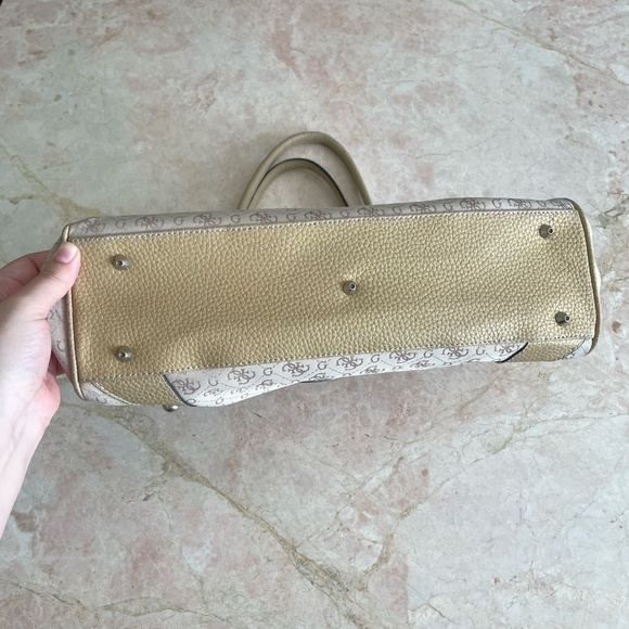 y2k vintage Guess handbag with silver hardware - Picture 5 of 8